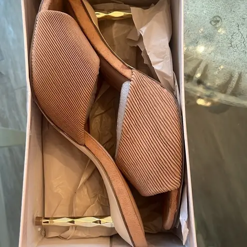 Chinese Laundry  Rhonda ripple decorative metallic heels sandals tan size 10 NWT