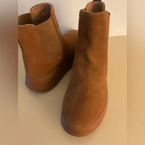FitFlop women chestnut brown suede platform Chelsea boots size. 9.5