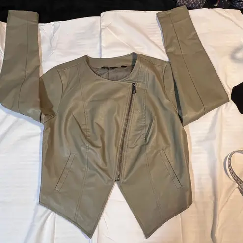 Stylish Gray Faux Leather Asymmetrical Cropped Moto Jacket with Zipper Detail Green