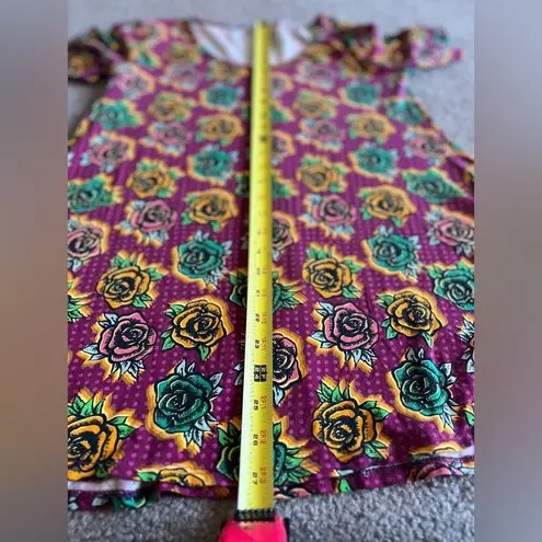 LuLaRoe 2/$12  Women’s Pink Yellow Green Rose Short Leave Stretch Top Size Small