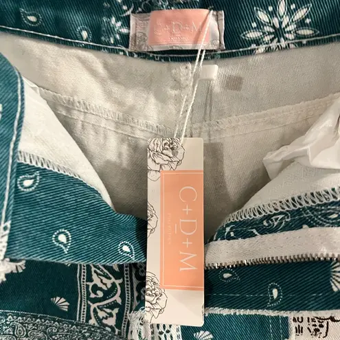 NWT White patchwork pattern high waisted white leg jeans Size M