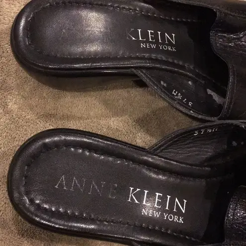 Anne Klein ’s Black Leather Slip On Sandals