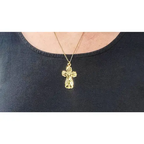 Gold tone Cross and chain - Image 2