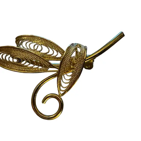 Vintage White Flower Filigree Leaf Brooch Pin Gold Tone Matching Earrings Set