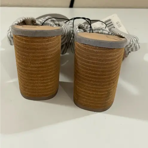 Ccocci NWT Altar’d State Honey Gray White Stripe Knotted Block Heel Sand…