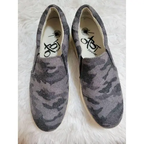 OTBT Forever Platform Camile Camo Slip On Sneakers Sz 6.5 New