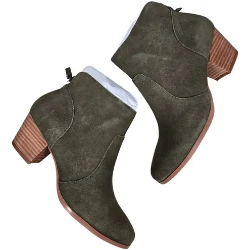 Violet & Red Olive Cupid Bootie Stacked Block Heel 6 NWT Green