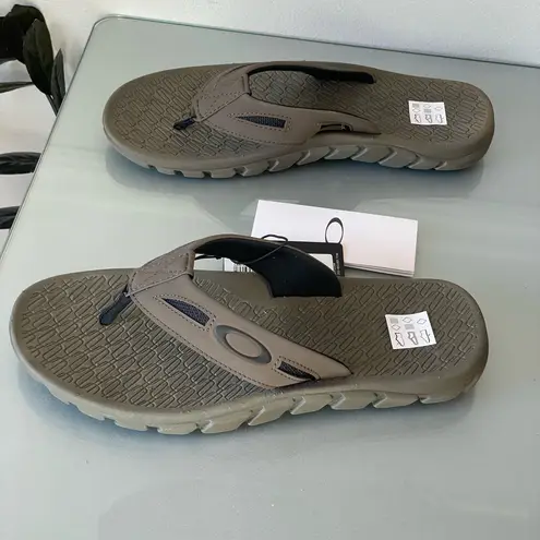 Oakley Operative Sandal 2.0 Men’s Size 8 Canteen Brown Flip Flops – Brand New with Tags