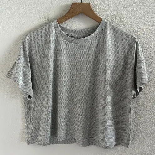 All In Motion  Keyhole Back Cropped Boxy Active Tee T-Shirt Gray White Medium