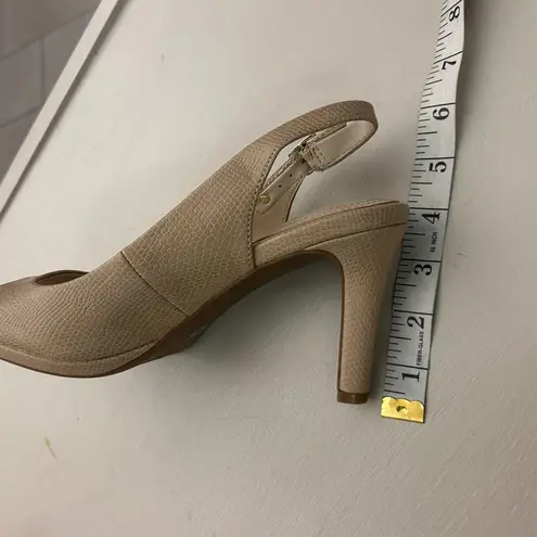 Giani Bernini Heels  Beige Slingback Heels 7 1/2 M like new! Nice/Clean - Image 4