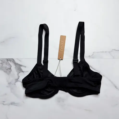 SKIMS NWT No Show Molded Unlined Demi Bra