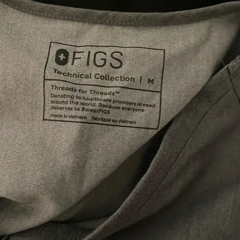FIGS Technical Collection FW1000 Scrub Top Short Sleeve v-neck Grey Size Medium
