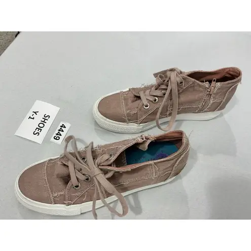 Womans Blowfish Malibu Fashion Sneakers 8.5 Pink Lace Up Zip Up Distressed Wedge