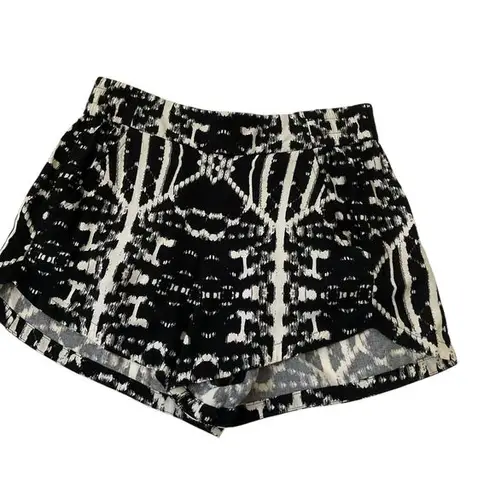 EXPRESS  Black & White Elastic Waist Shorts Women's Size XS | 26-19