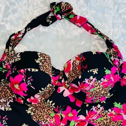 Victoria's Secret Victoria Secrets  lined and padded halter swim top