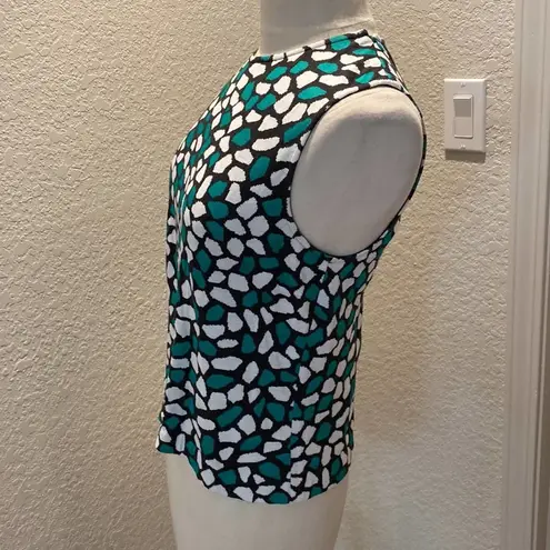 St. John Sleeveless Tank Top w/ Green & White Pebbled All Over Print EUC Sz M