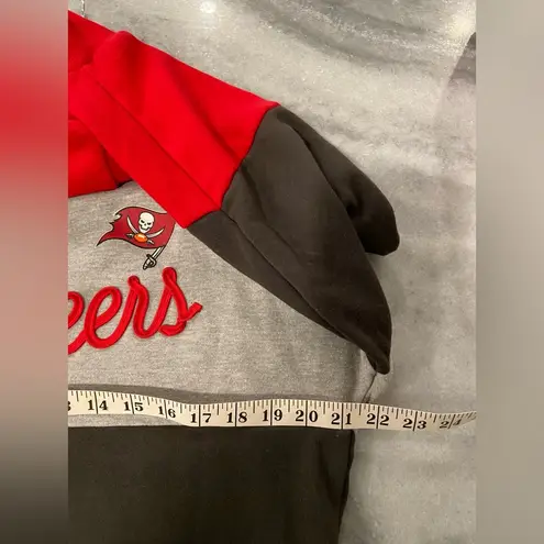 Tampa Bay Buccaneers Size M Touch Outfield Deep V