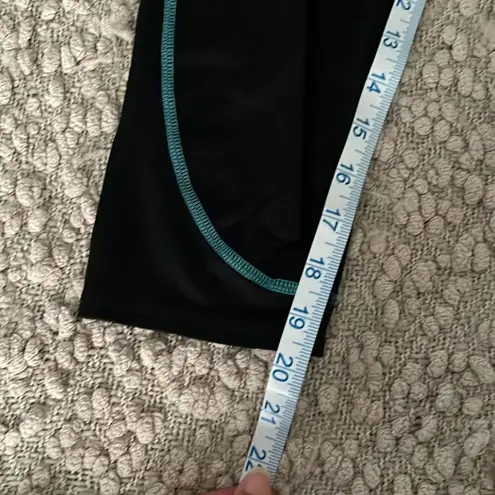 Hylete Cropped Leggings-Size Small