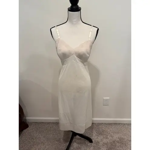 Vanity Fair Sleeveless Sweetheart Lace Slip Dress Cream Women's Size Large
