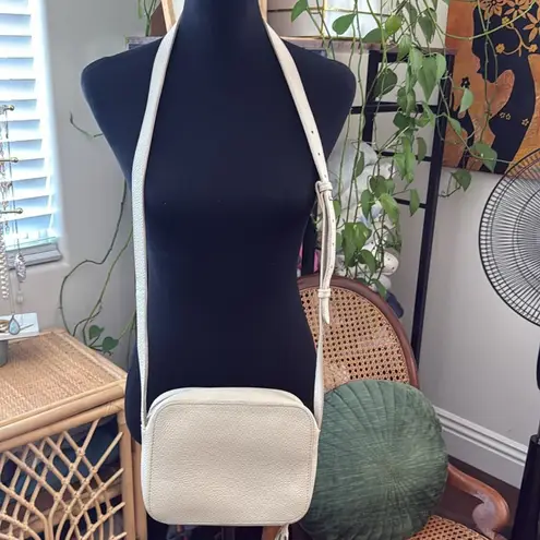 Cuyana Cream Pebbled Leather Tassel Zip Crossbody Camera Bag