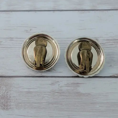 Vintage Clip On Earrings Stylish Gold Tone Circle