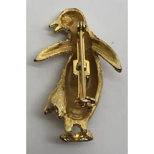 Rare Vintage Penguin with Red Crystal Eye Gold Colored Brooch Lapel Pin 2"