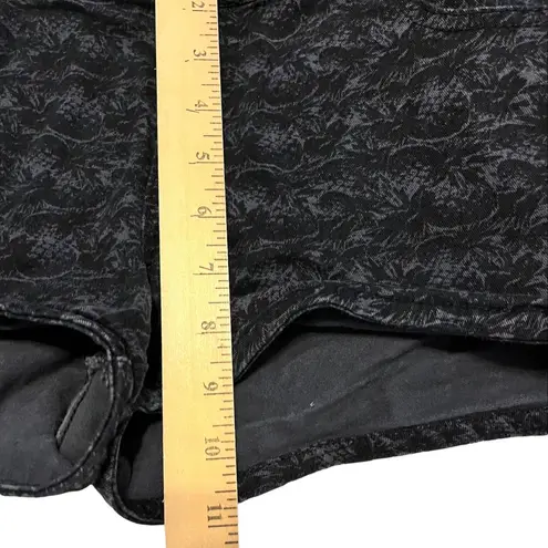 Hurley  black with pineapple print shorts size 29 - Image 4