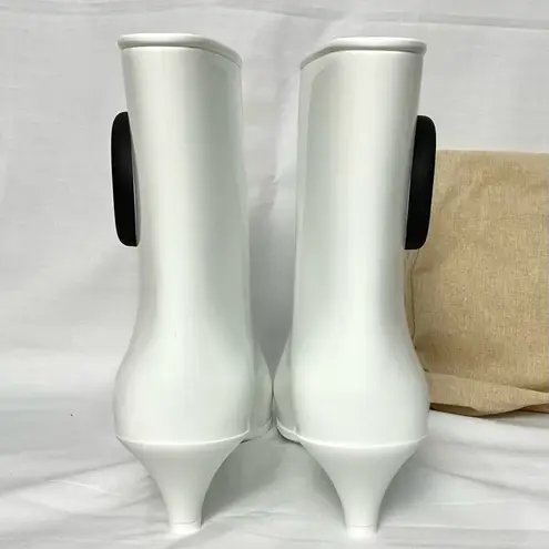 Gucci Authentic  Rubber Ankle Boots White GG Logo Sz 38 New Pointed Toe Bootie