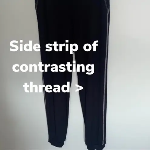 Karen Kane black joggers with contrasting white stitching in size Medium. EUC