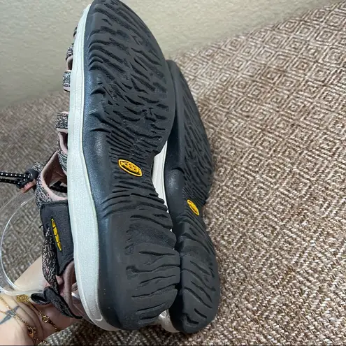 Keen Whisper Sandals Womens Sz 9 Hiking Water Raven/Rose Dawn Outdoor Gorpcore