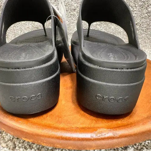 Crocs Brand new with the tags size 6 Women's  208727 Brooklyn Flip
208727