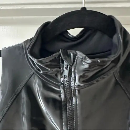 Heroine Sport Black Work Crop Top in Onyx, Zipper, Size L, NWT Size L