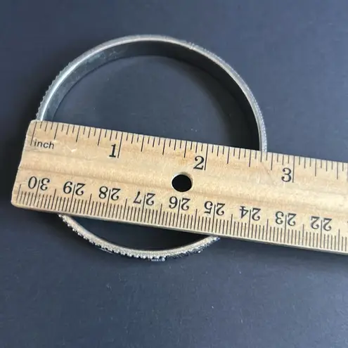 Women’s vintage silver tone/blue patterned bangle bracelet‎ one size