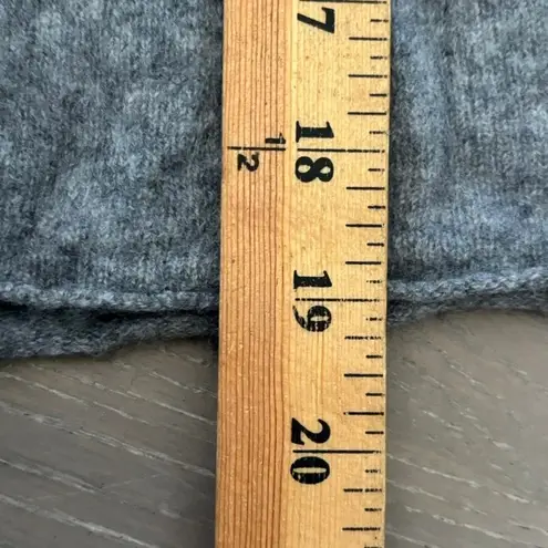 Reformation  100% Cashmere Sweater Sz S Gray Neutral Quiet Luxury Classic Winter