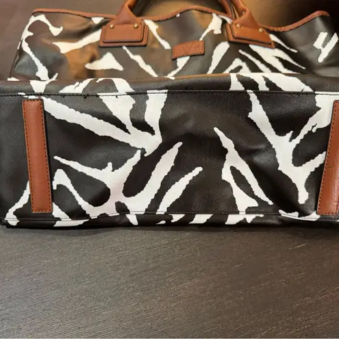 Large tote Super cute print
Great condition - Image 6