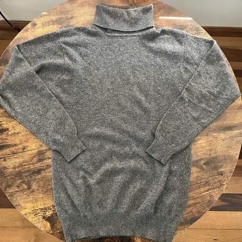 Lord and Taylor | womens cashmere turtleneck sweater. Size: S.