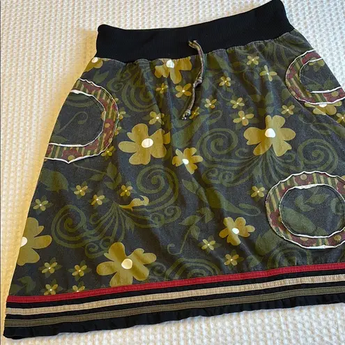 Luna Claire MEDIUM Floral Black Green Red A