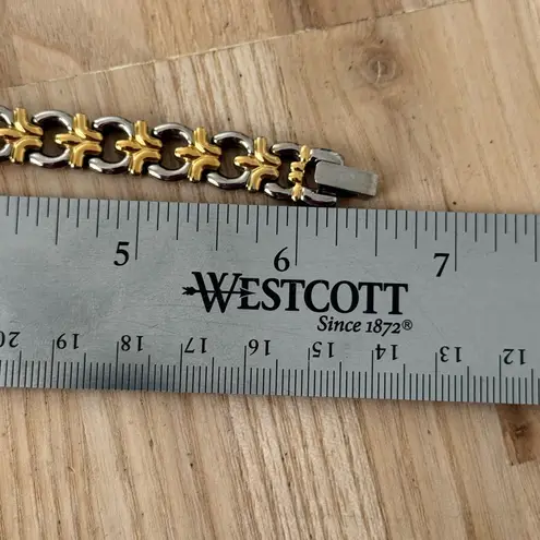 Bulova Diamond Vintage Ladies Watch Two-Tone Bracelet Case Shimmery Silver Dial