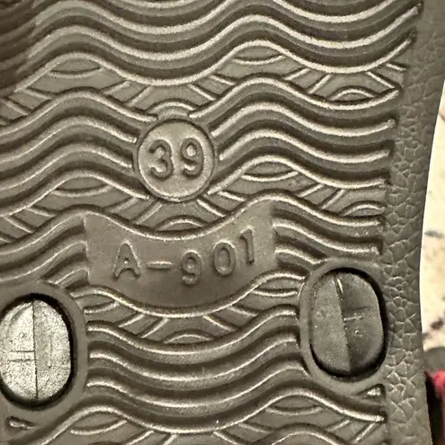 Revolution 💙SALE 3/$25 REDVOLUTION Black Beaded Tor Post Sandals 39