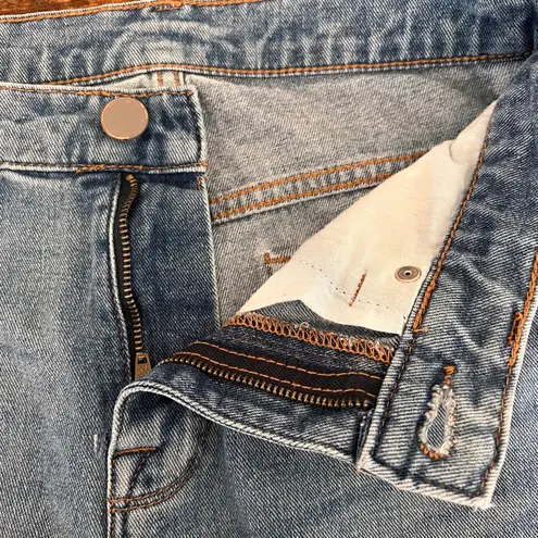 BDG High Rise Mom Jeans Light Wash