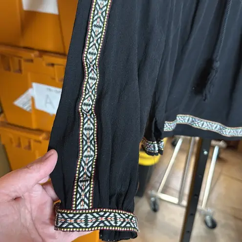 Shyanne Women's Embroidered Peasant Top Black Size XS