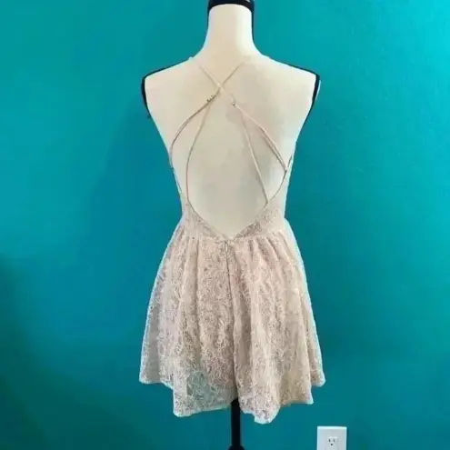 Urban Outfitters New with tags  kimchi blue blush pink romper in size 8