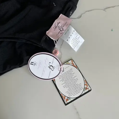 Clara Aestas Phoenix one piece swimsuit with front neckline New Size Medium Black