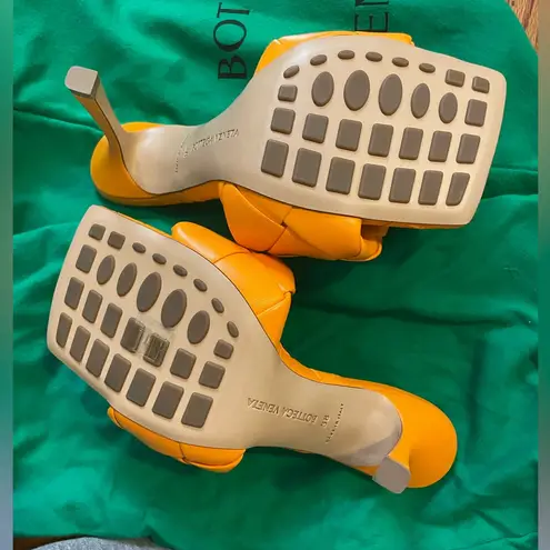 Bottega Veneta NWOT Tangerine Orange intrecchiato Lido sandals Size 38