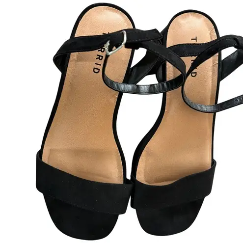 Torrid  Platform Block Heel‎ Sandal Sz 7 Extra Wide Black Velvet Ankle Strap
