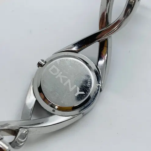 DKNY  womens  Quartz 24mm size 6” new battery