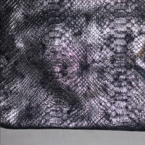 BLACK SILVER METALLIC FAUX SNAKESKIN DESIGN CLUTCH
SOFT PLEATHER LIKE MATERIAL