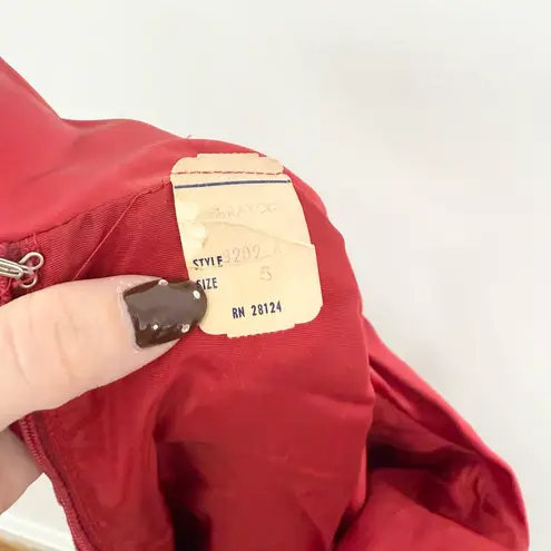 Vintage 1960s Red Velvet Sleeveless Mini Dress with Satin Collar Size XS