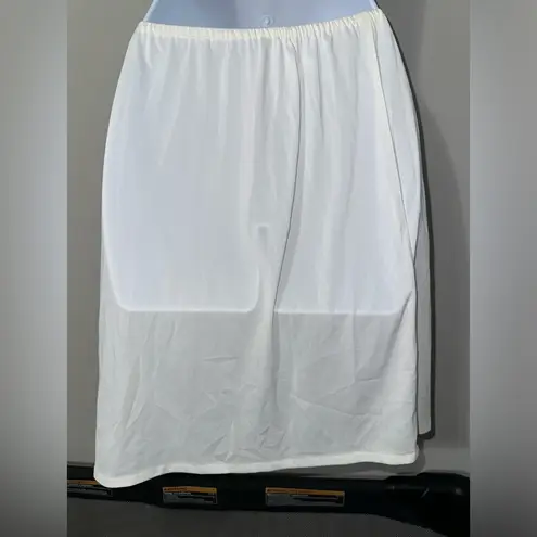 Muveil Ivory Knee Length Slip Skirt NWOT Women’s Size 38 (8) White
