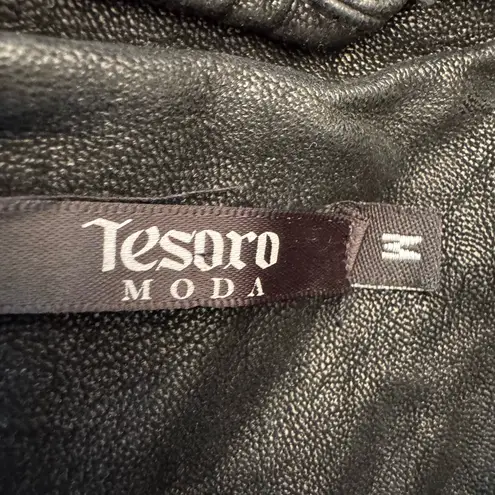 Vegan Leather Moto Jacket Quilted Statement Gold tone hardware Black Size M